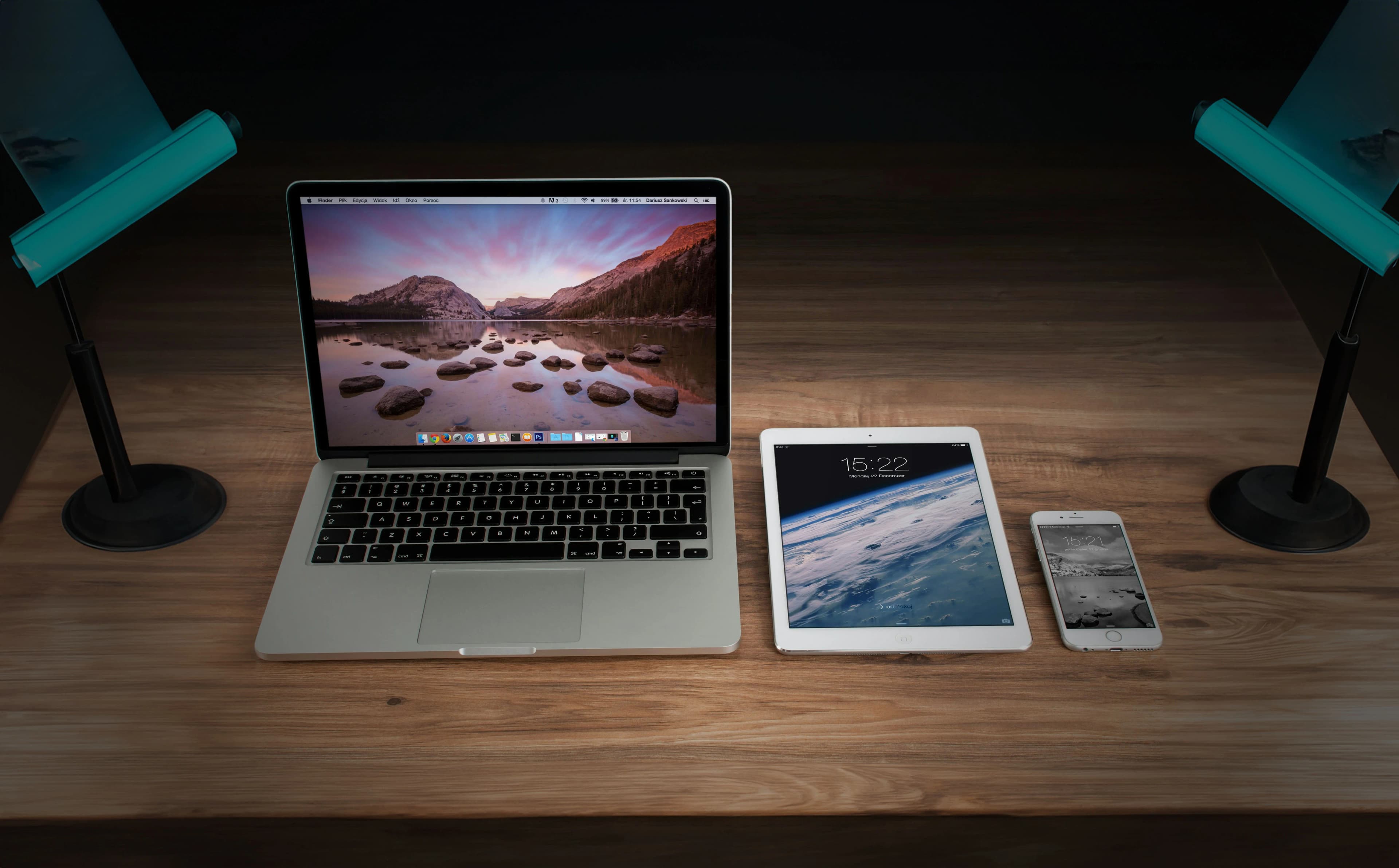 Diferentes dispositivos listos para reparacion